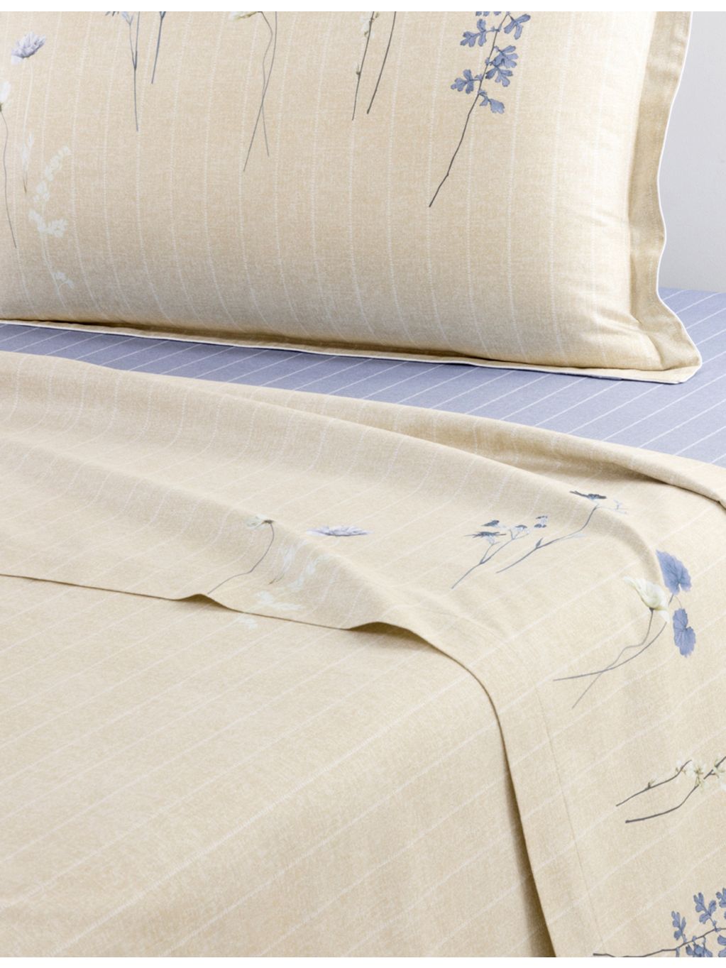 BOSS Azure Mist flat sheet super king - British product