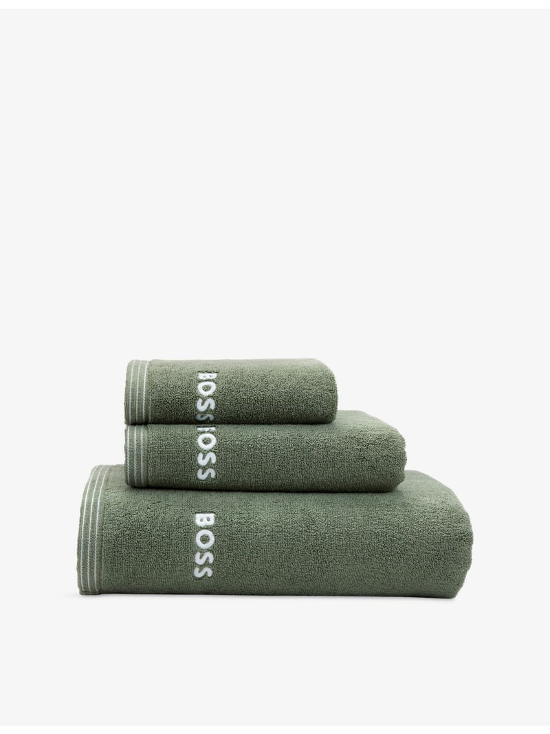 BOSS Edge cotton towel with 600 gsm, imported from the UK