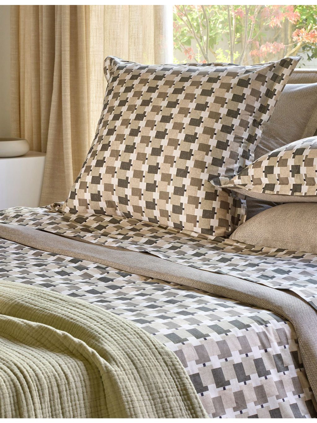 BOSS Lucio cotton-sateen fitted sheet (British brand)