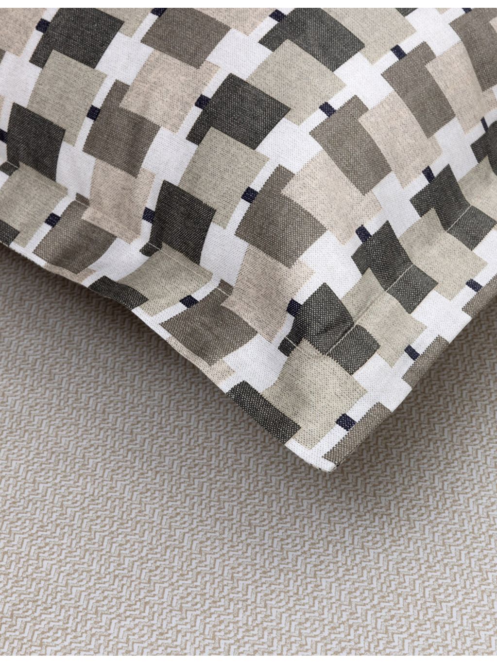 BOSS Lucio standard cotton-sateen pillowcase 50x75cm, UK version
