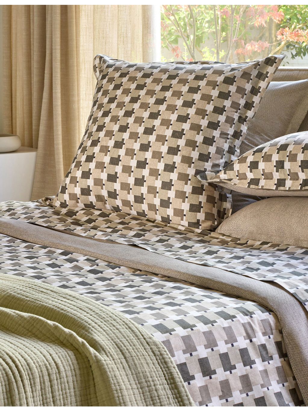 BOSS Lucio square cotton-sateen pillowcase 65cm, UK version