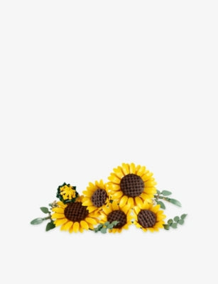 LEGO Botanicals Sunflower Bouquet 686 pieces (British brand)