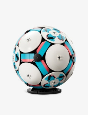 LEGO Editions 43019 football model 1498 pieces, imported from the UK