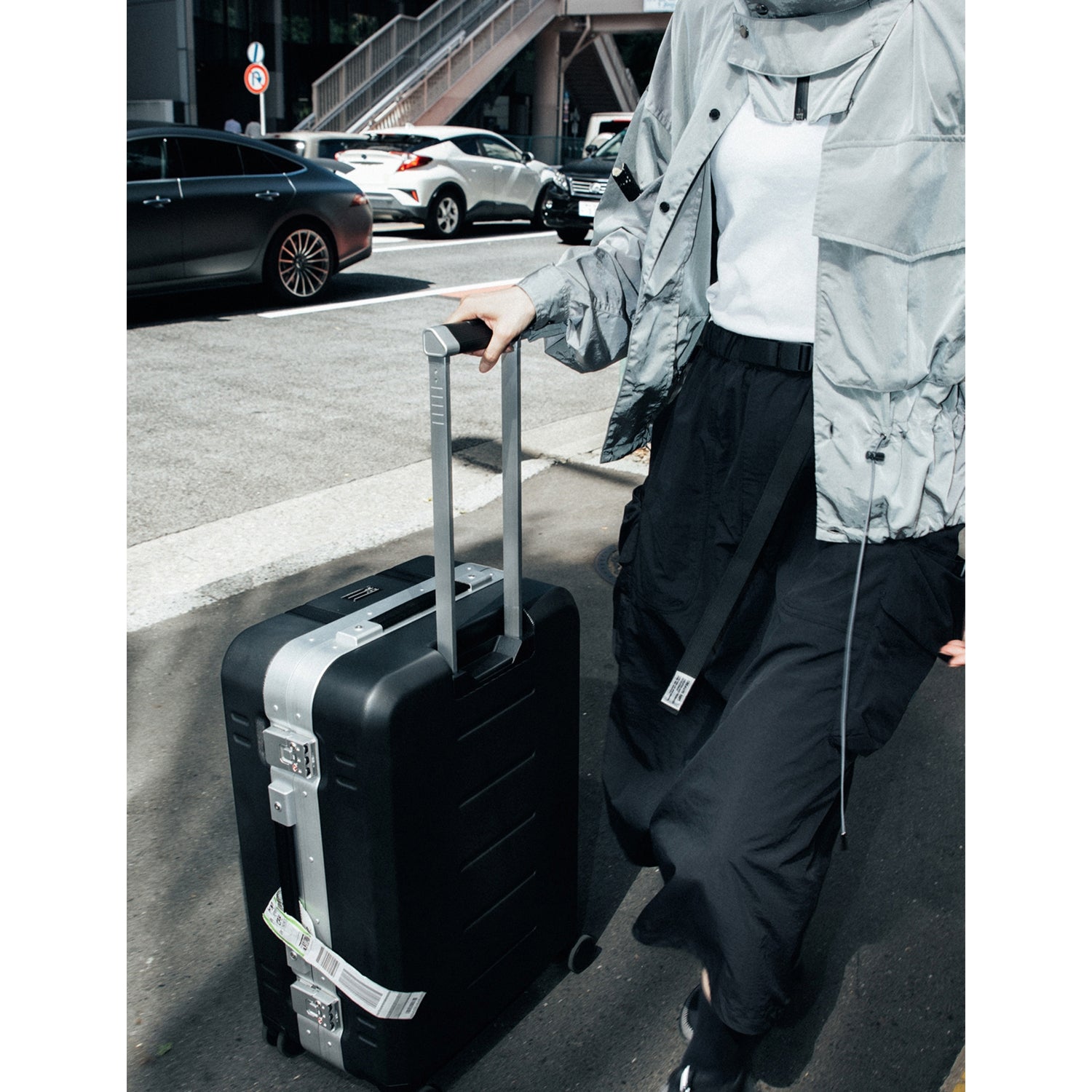 Db Journey Ramverk Pro L hard-shell luggage (British brand)