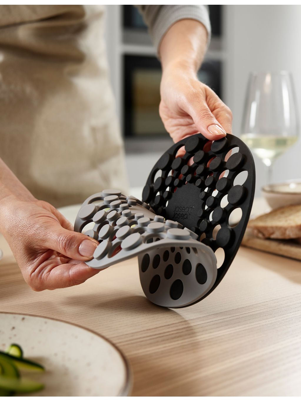 Joseph Joseph Spot-On silicone trivets set of two - British product