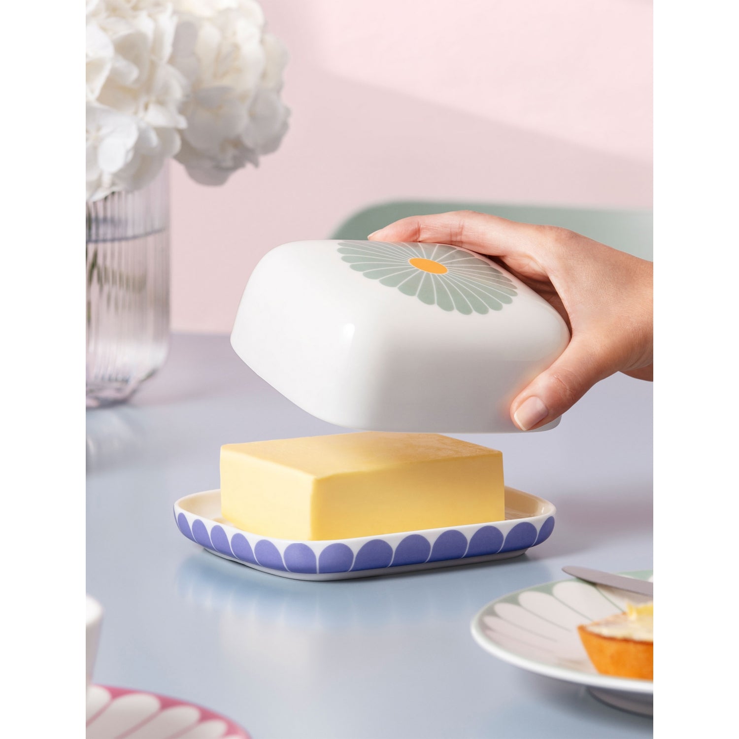 Villeroy & Boch Fleur porcelain butter dish 14.8cm, imported from the UK