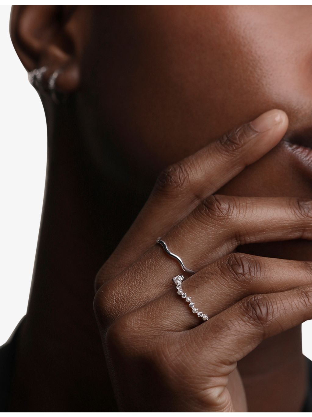 Astrid & Miyu 14ct white gold wave band ring, UK version