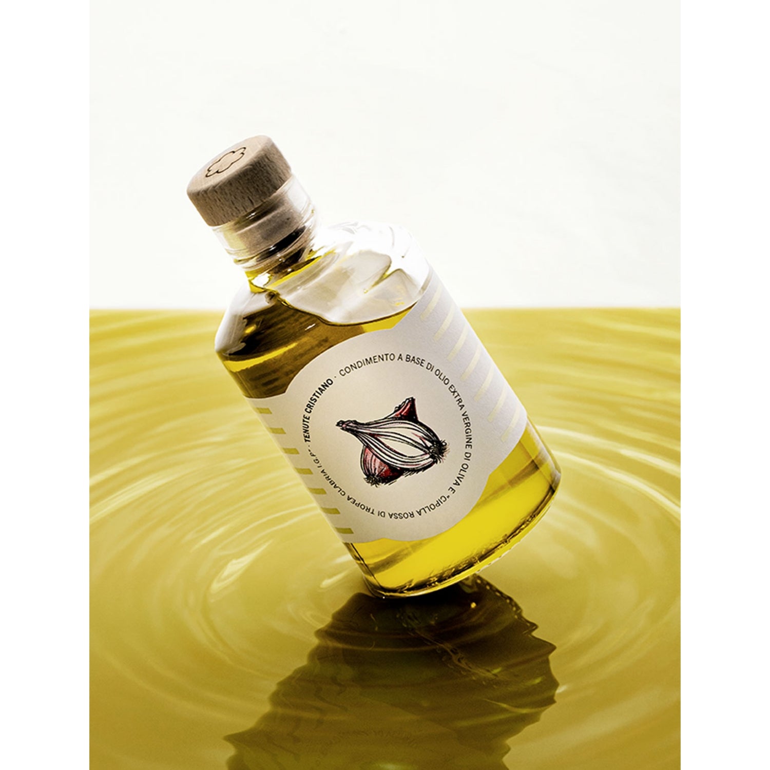 Tenute Cristiano Tropea red onion flavoured oil 250ml, imported from the UK