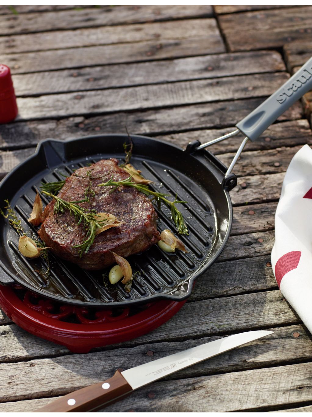 Staub cast iron grill pan with pouring spout 28cm (British brand)