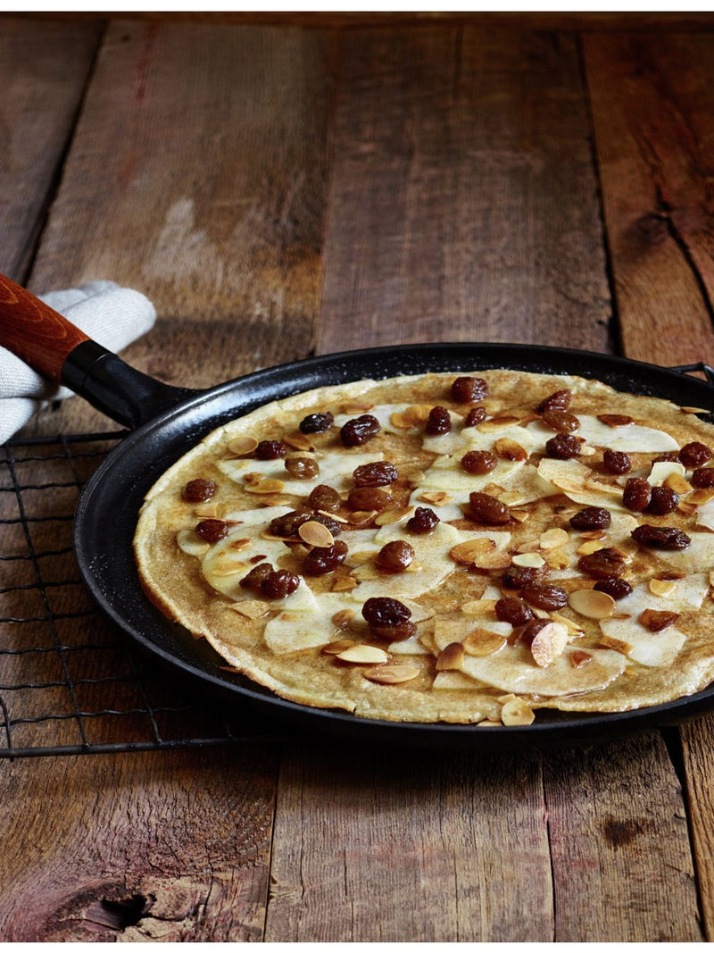 Staub cast-iron pancake pan with wooden handle 28cm - British product