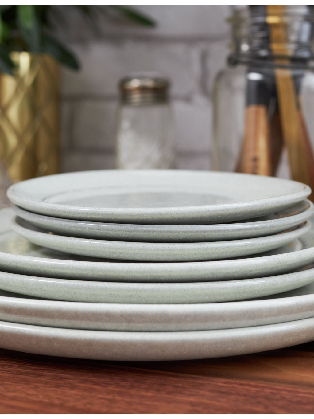 Staub flat stoneware plate 20cm, UK version