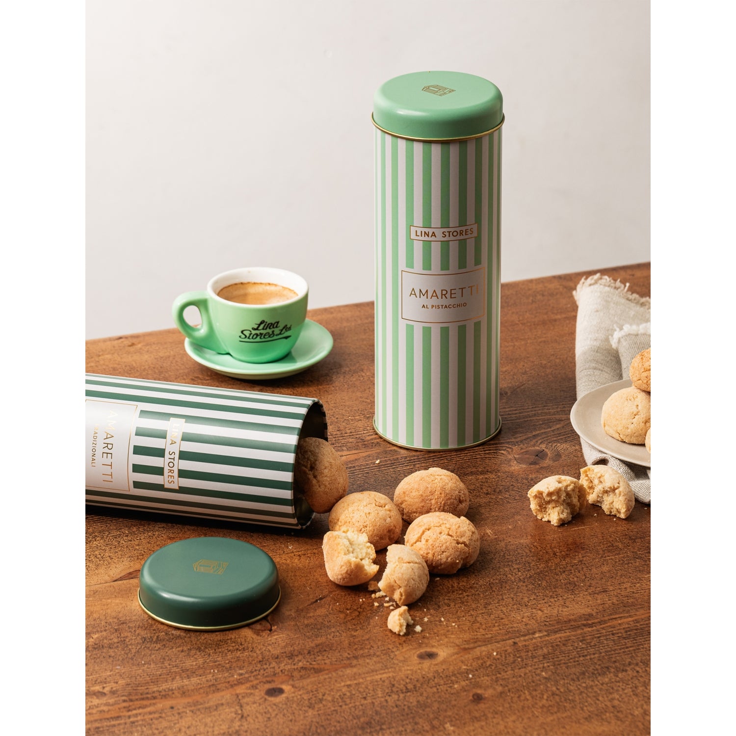 Daylesford Pistachio Amaretti biscuits tin 140g - British product
