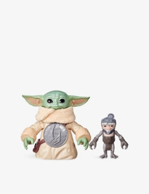 Star Wars Huggin' Grogu electronic toy with Mandalorian figure, UK version