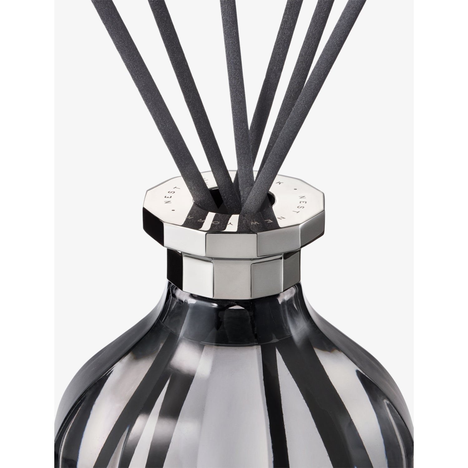 NEST New York Hypnotic Amber reed diffuser 500ml, UK version