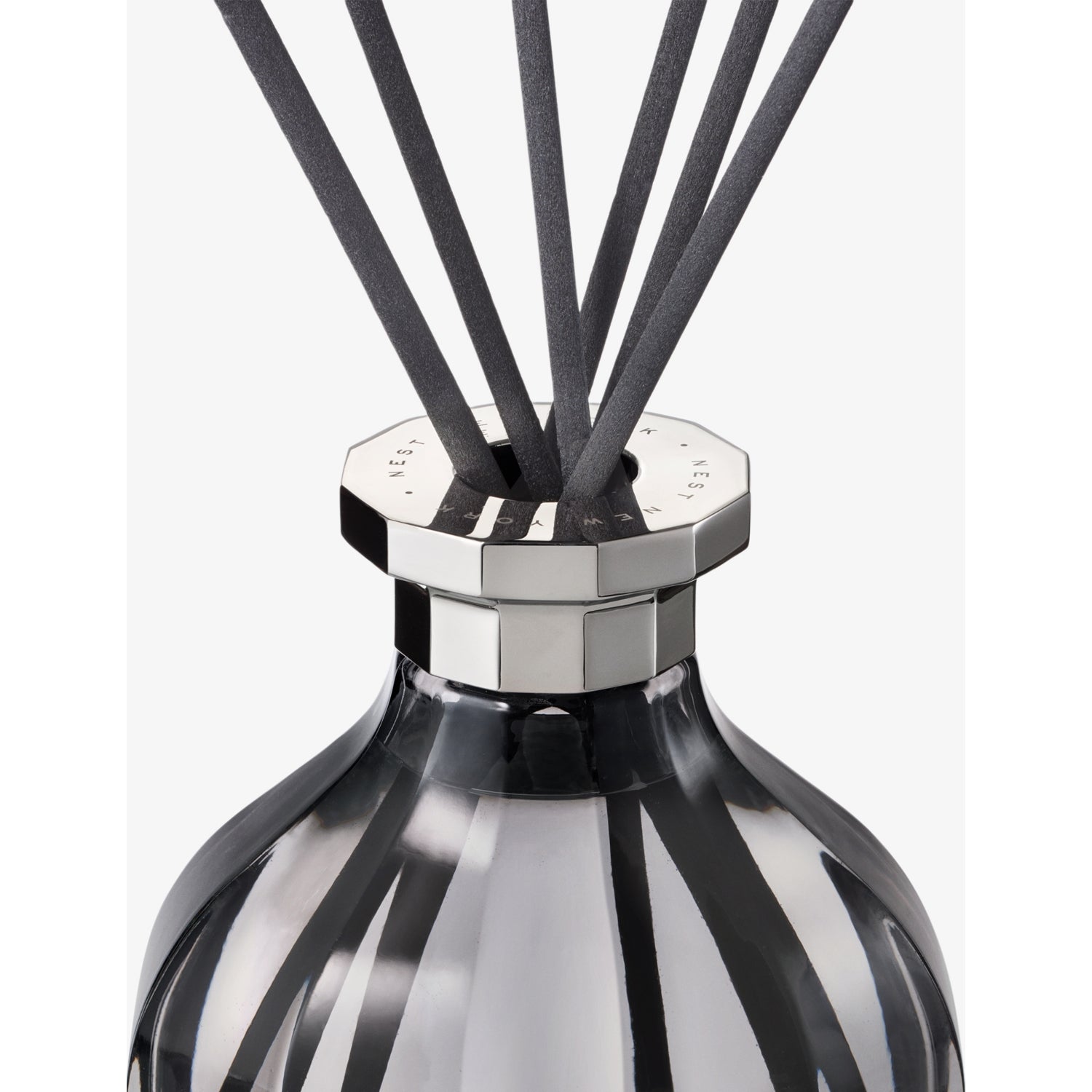 NEST New York VOYAGES Oud Mystique reed diffuser 500ml (British brand)