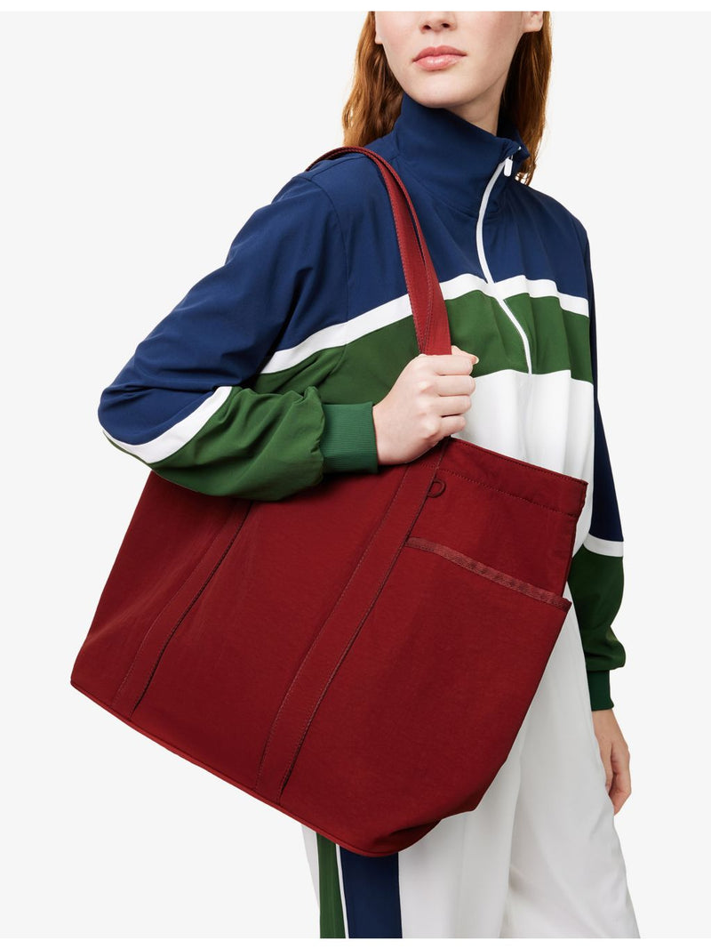 lululemon daily multi-pocket tote bag 20L, imported from the UK