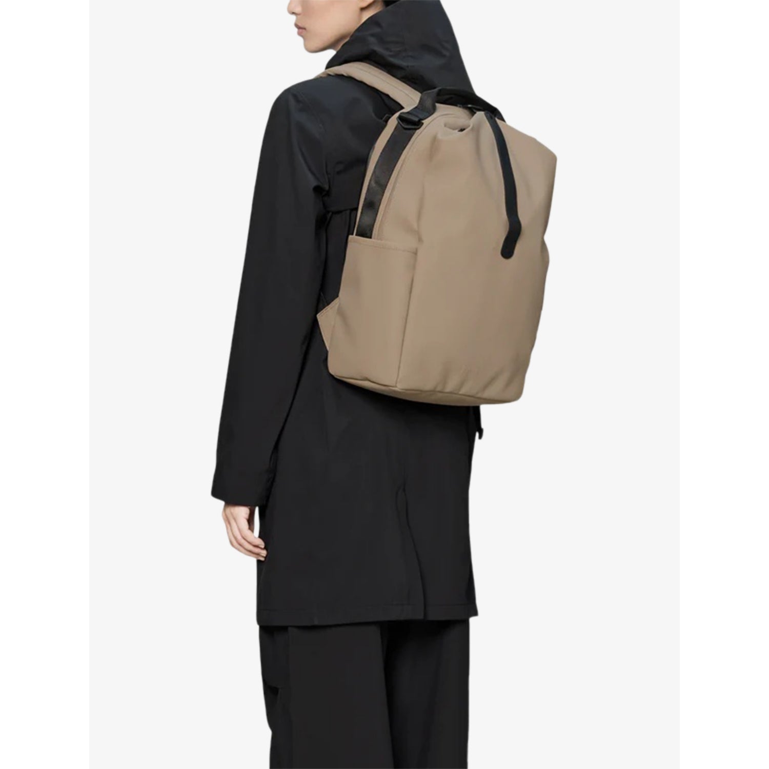 Rains Clip Front Backpack in waterproof polyester, 44x30x16cm (British brand)