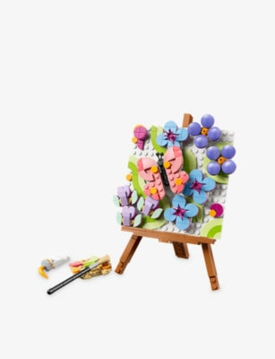 LEGO Creator 3-in-1 Floral Art building set with 348 pieces (British brand)