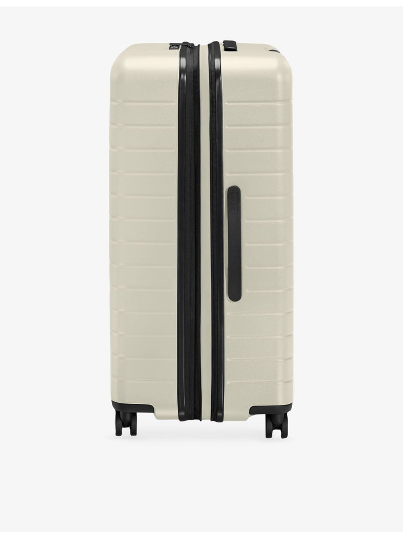 Away Flex expandable hardshell suitcase 73.6cm, UK version