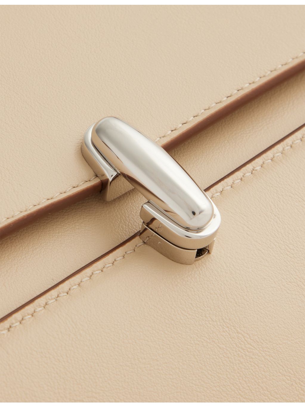 Savette Symmetry Trapeze leather shoulder bag with silver hardware (British brand)