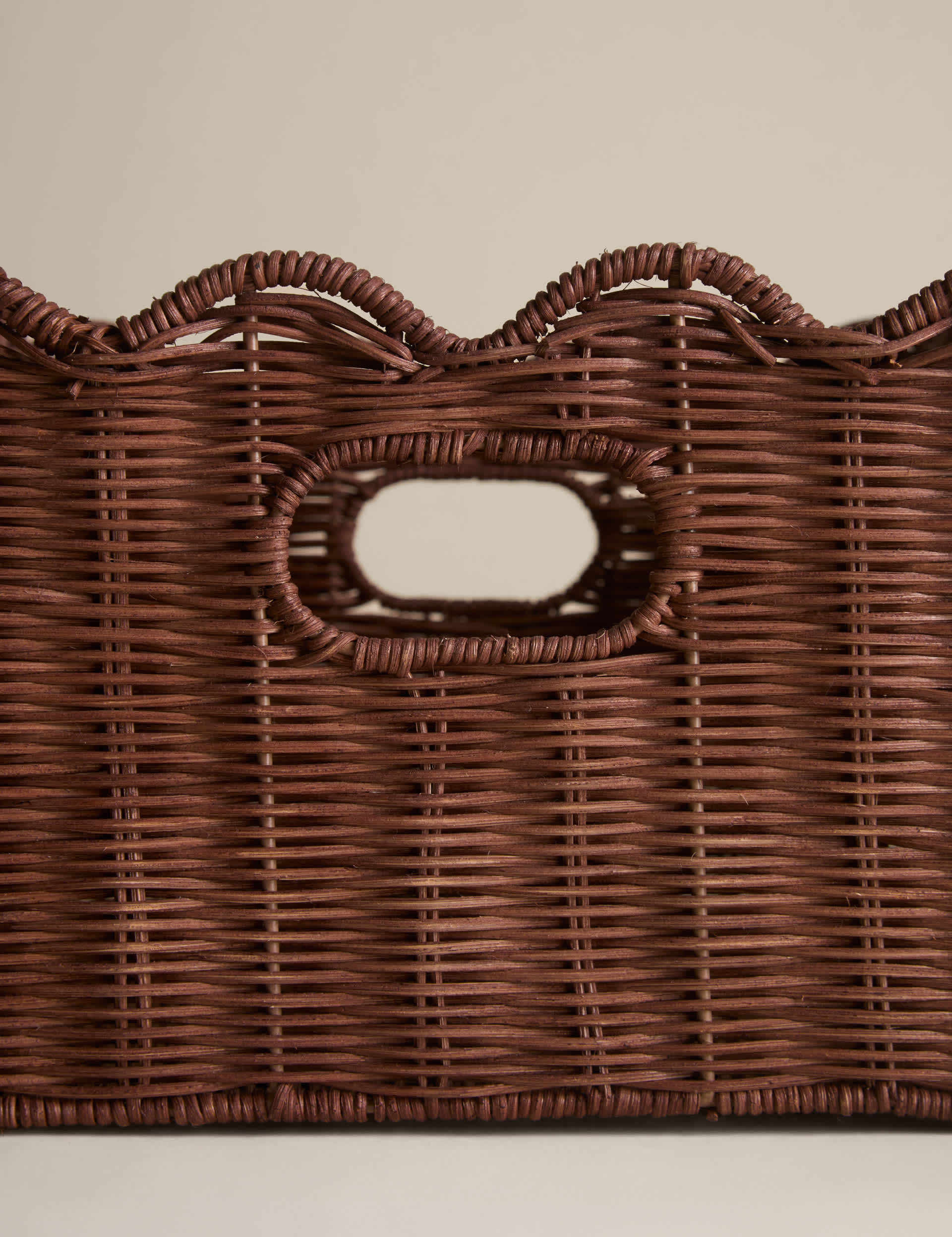 Rattan scallop rectangular basket 40x30x20cm, UK version