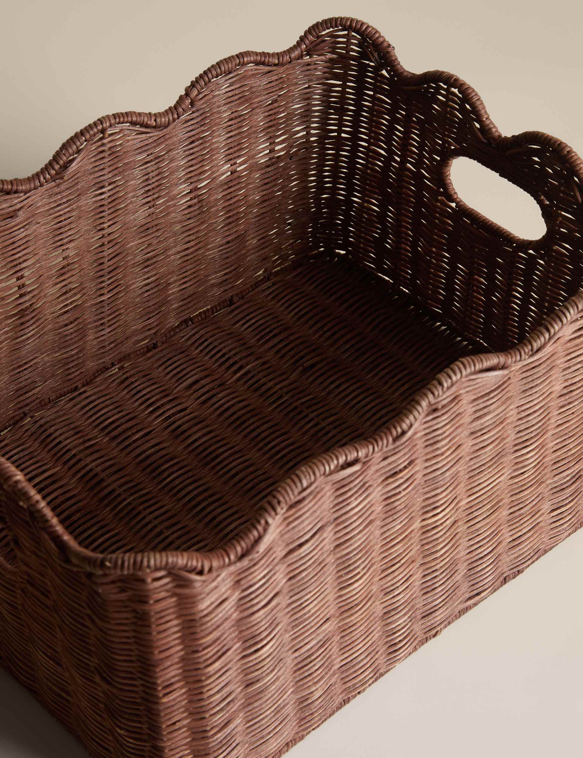 Rattan scallop rectangular basket 40x30x20cm, UK version