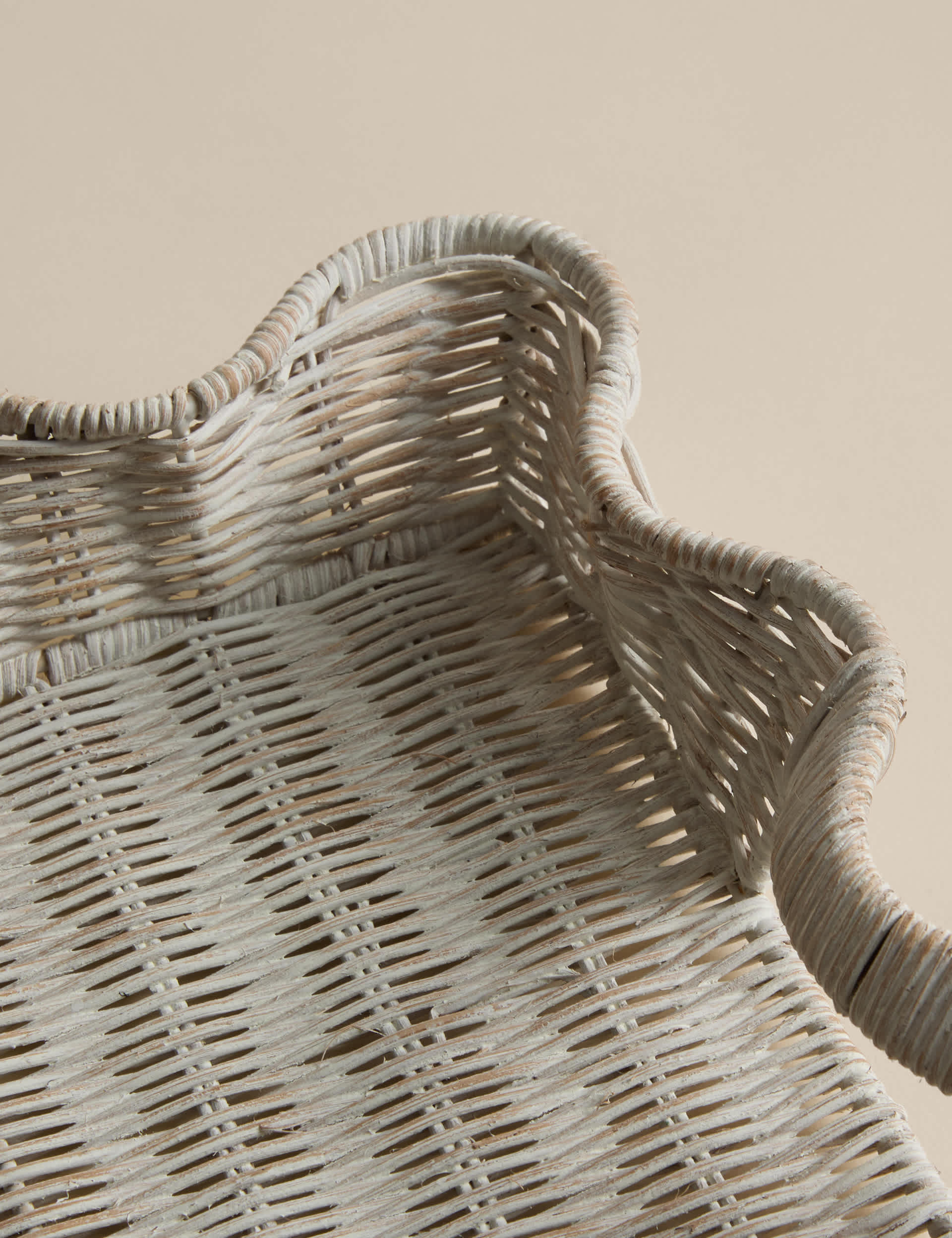 Rattan scallop tray 45cm x 35cm - British product