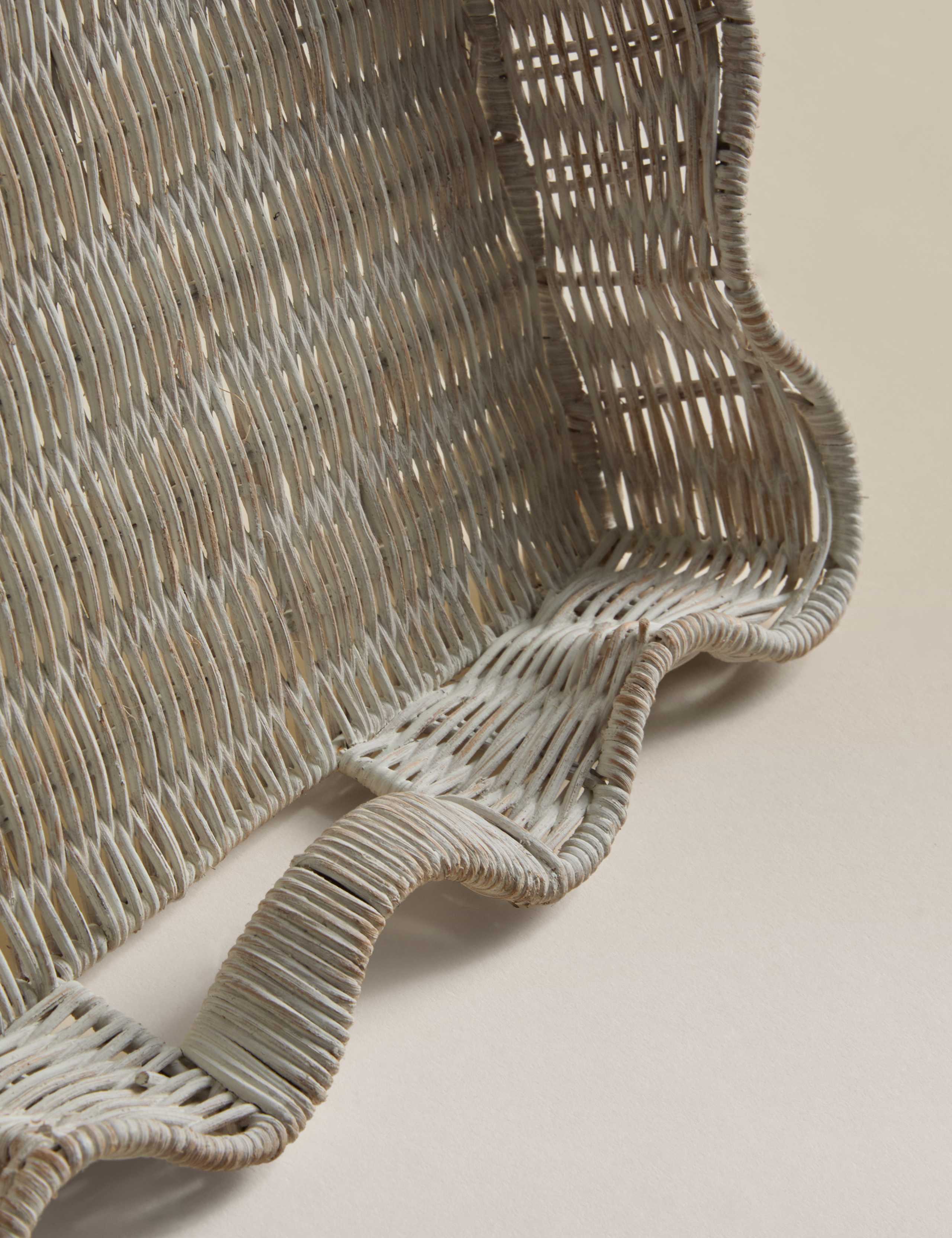 Rattan scallop tray 45cm x 35cm - British product