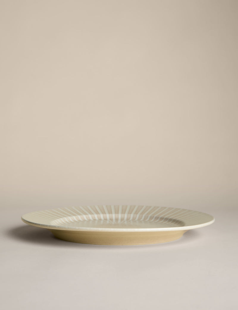 Reactive stripe dinner plate 28 cm, imported from the UK