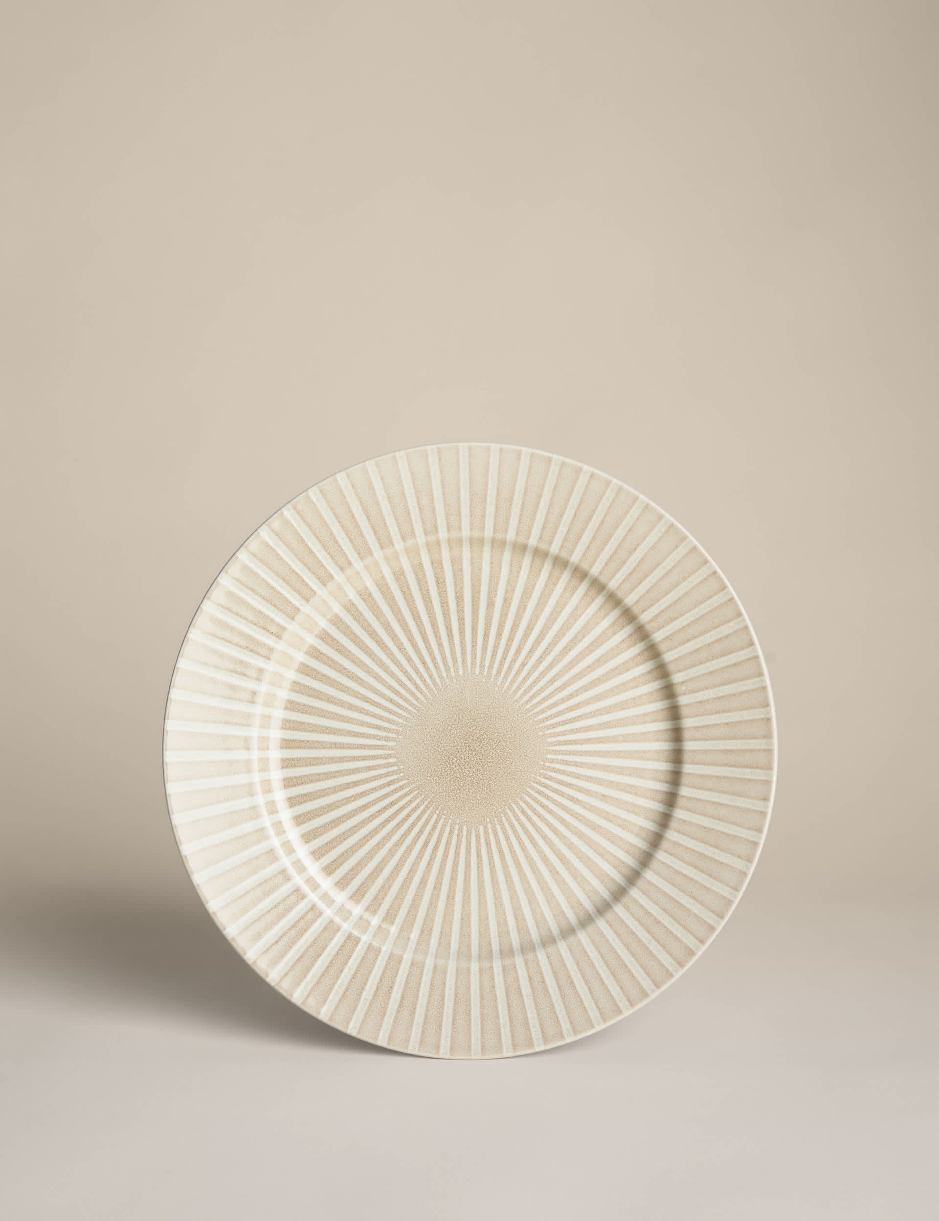 Reactive stripe dinner plate 28 cm, imported from the UK