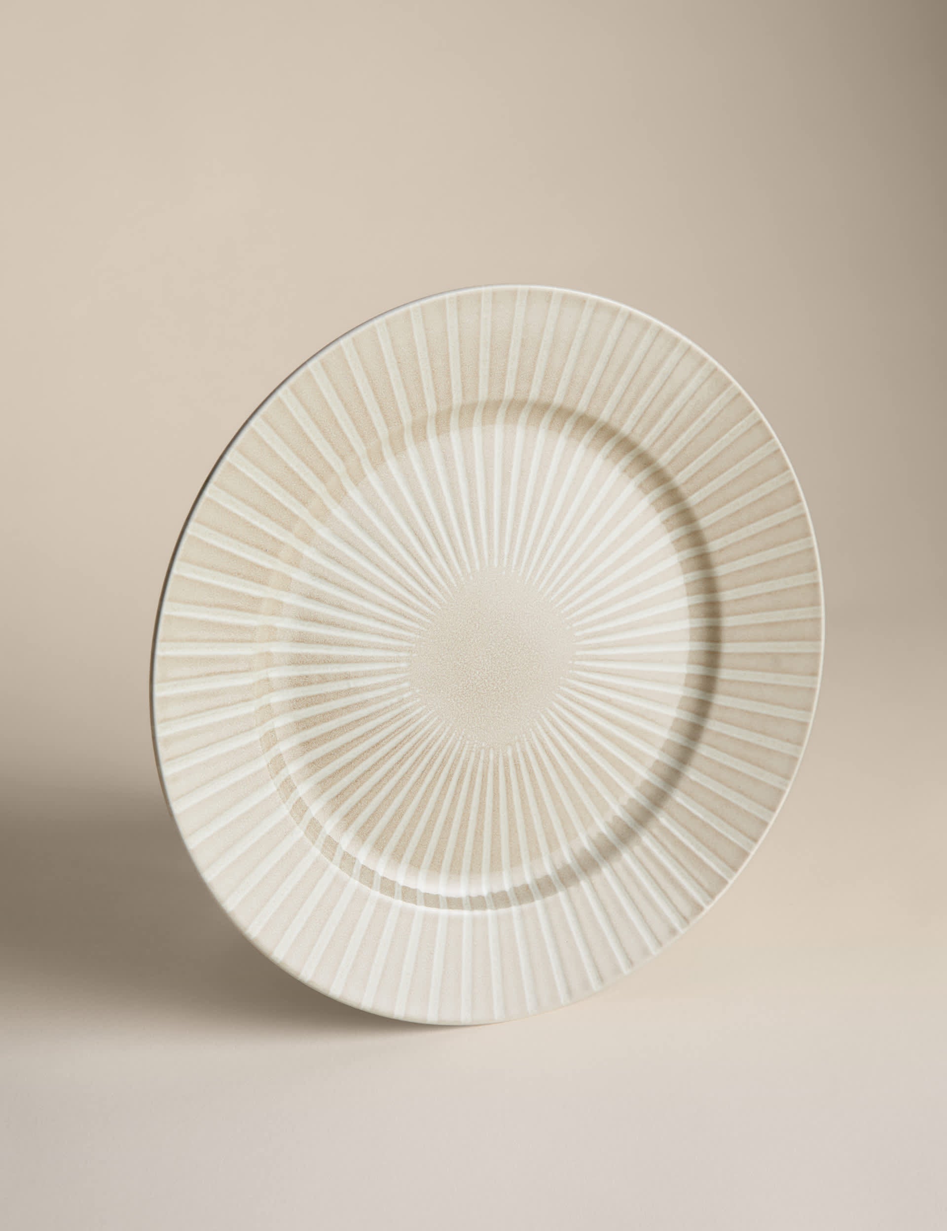 Reactive stripe dinner plate 28 cm, imported from the UK