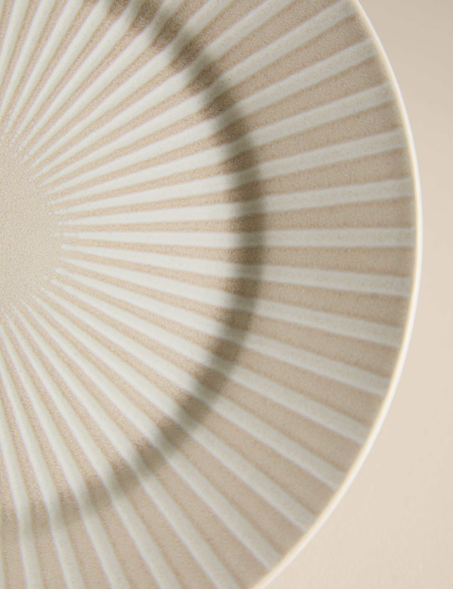 Stoneware side plate reactive stripe 20.3 cm, imported from the UK