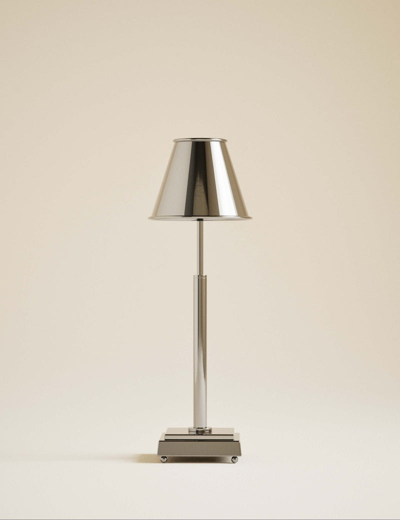 Rechargeable metal table lamp with USB-C design, UK version