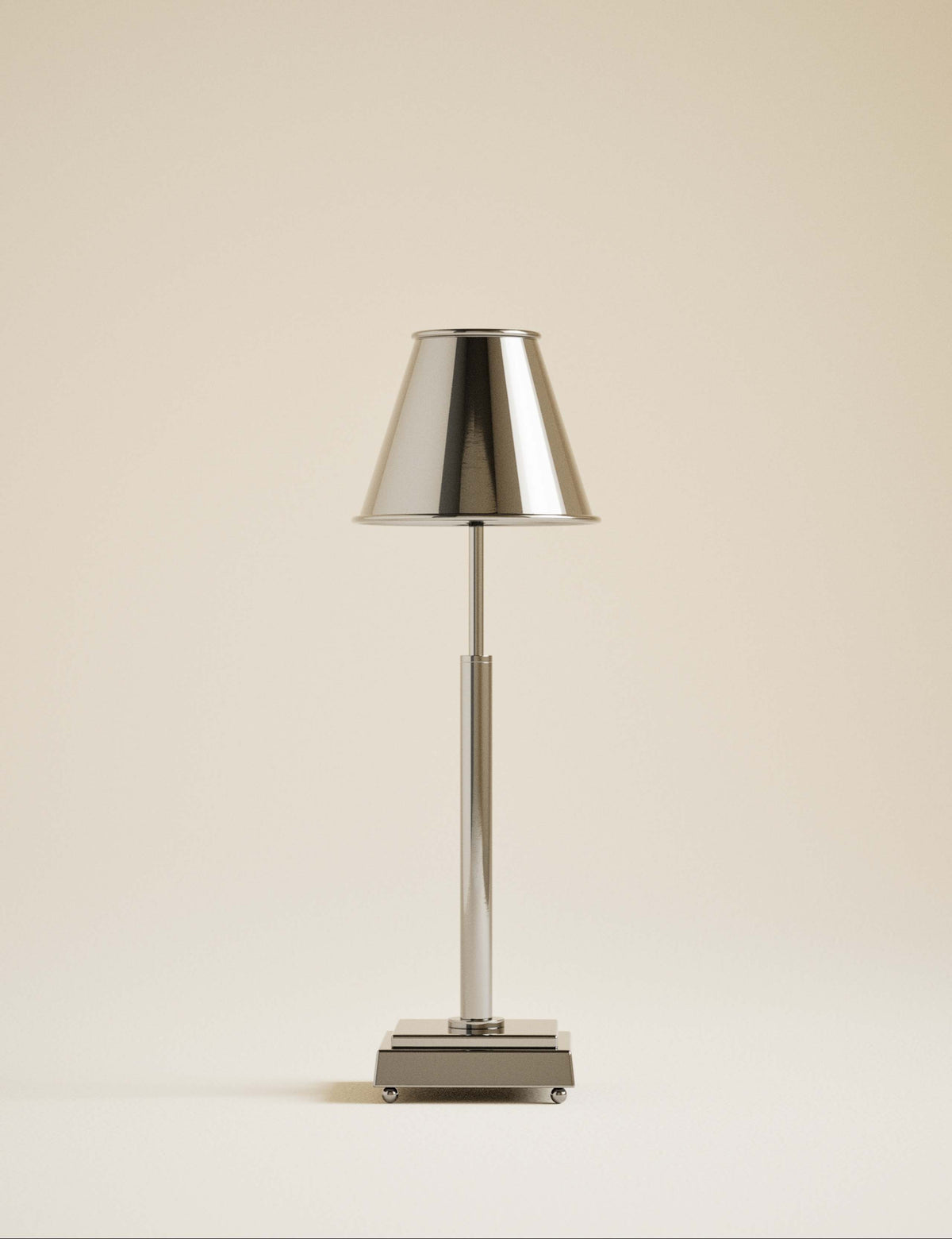 Rechargeable metal table lamp with USB-C design, UK version