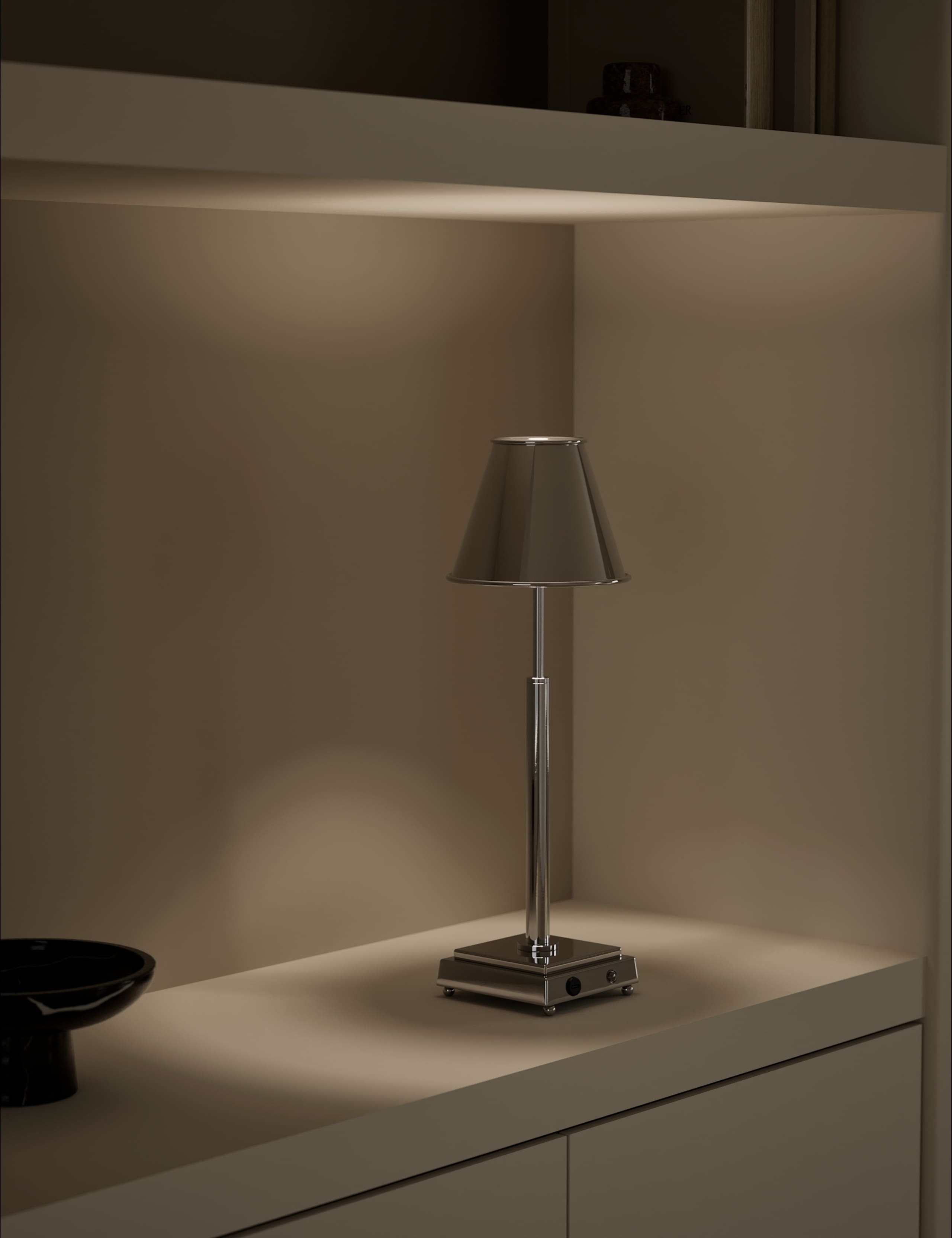 Rechargeable metal table lamp with USB-C design, UK version