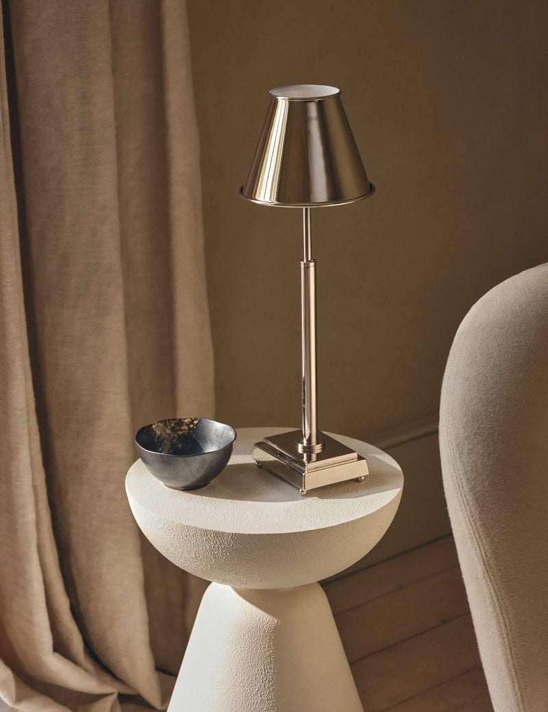 Rechargeable metal table lamp with USB-C design, UK version