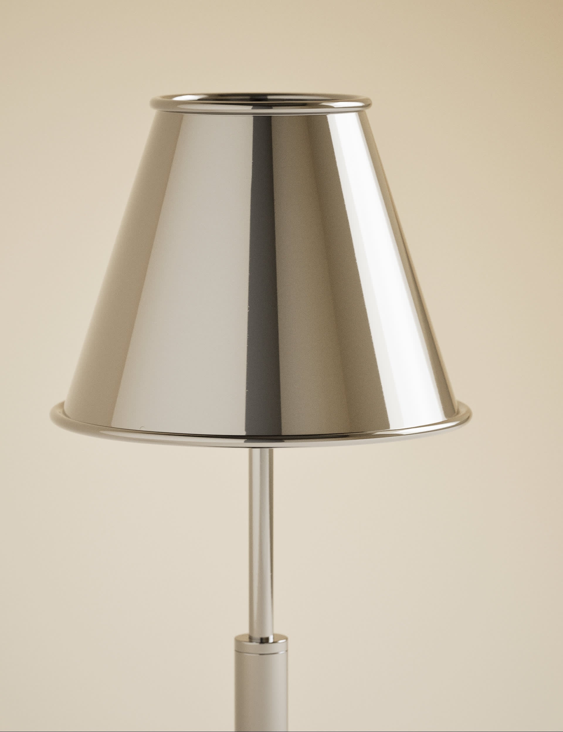 Rechargeable metal table lamp with USB-C design, UK version