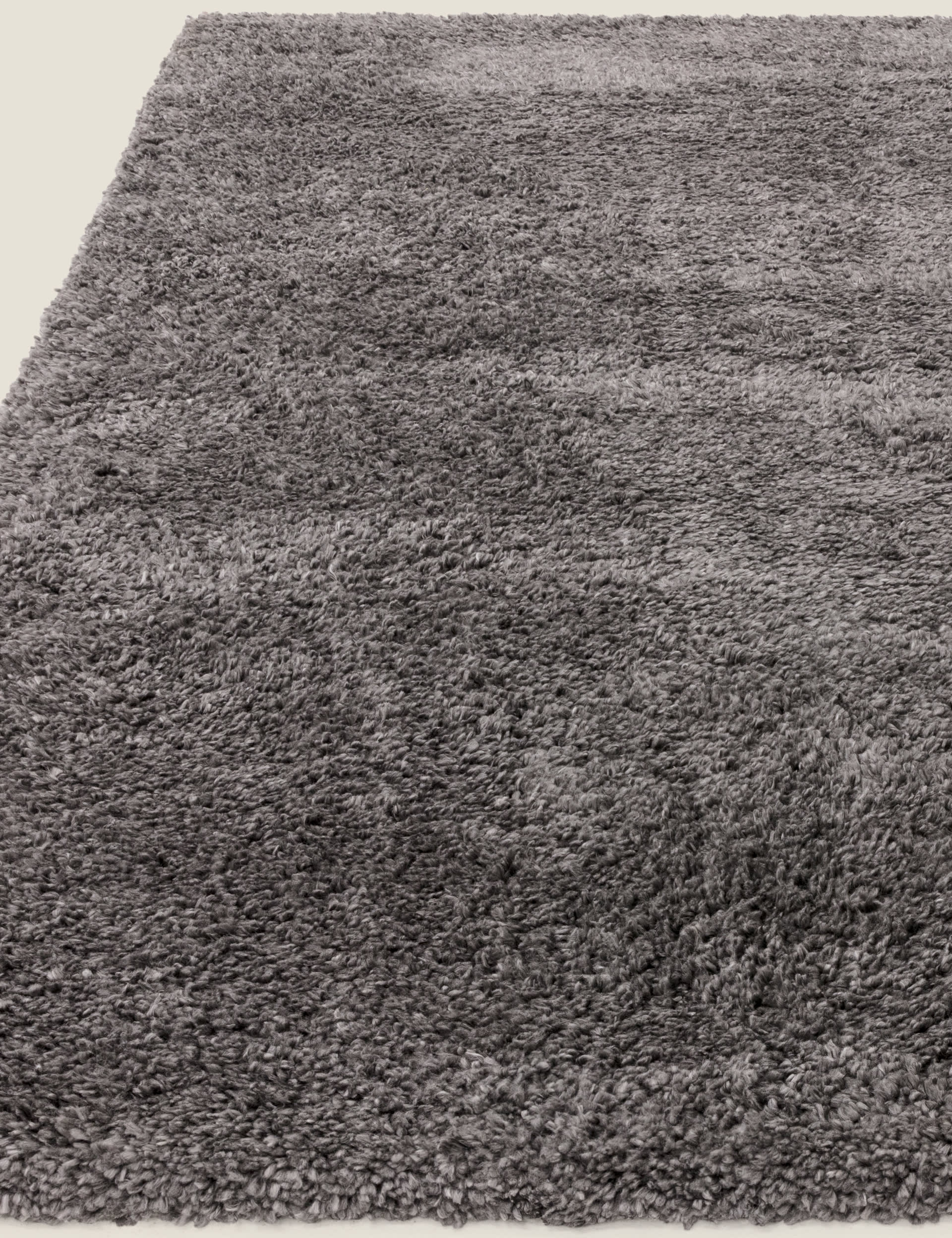 Richie soft touch shaggy rug in multiple sizes (British brand)