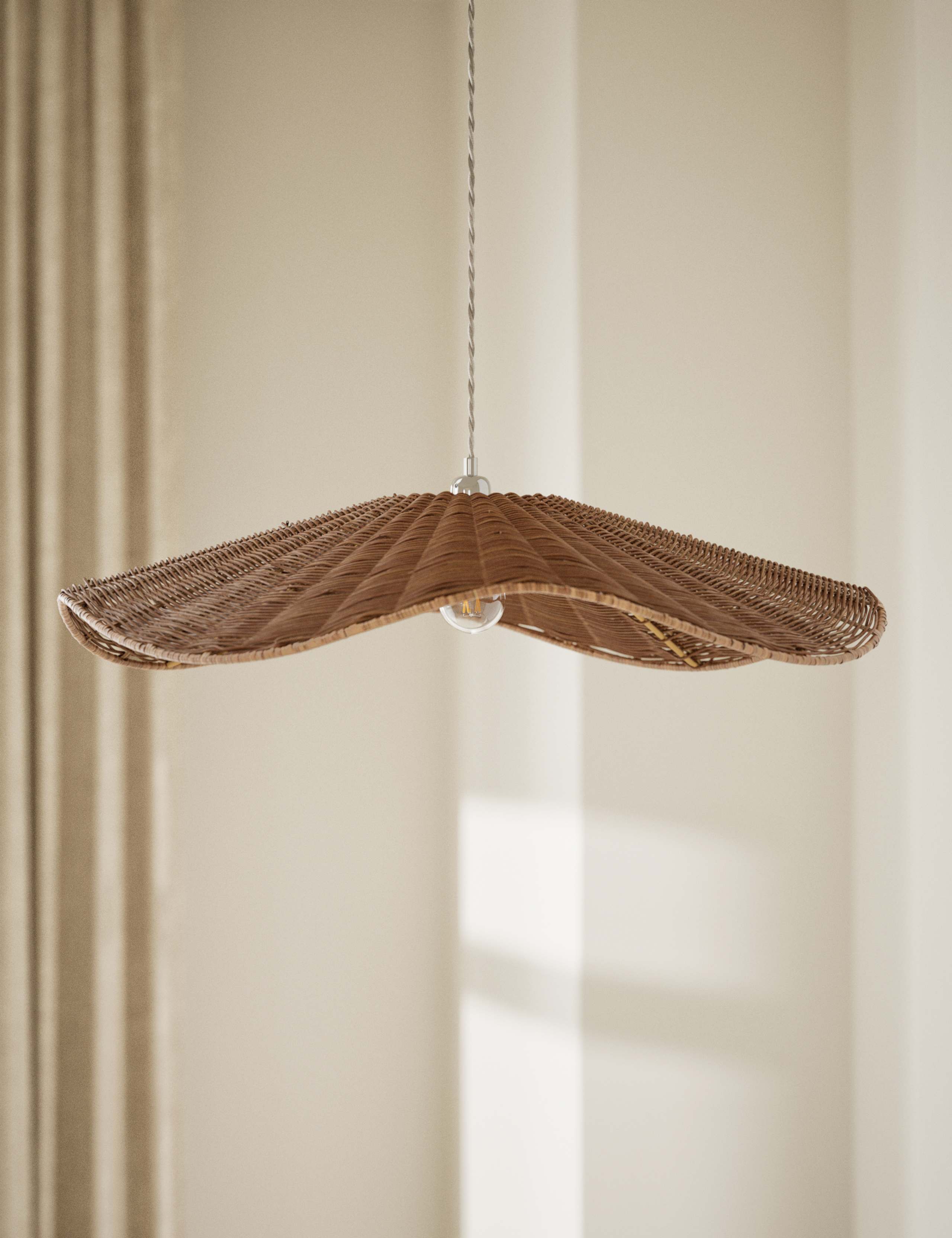 Rocco rattan lamp shade large easy fit (British brand)