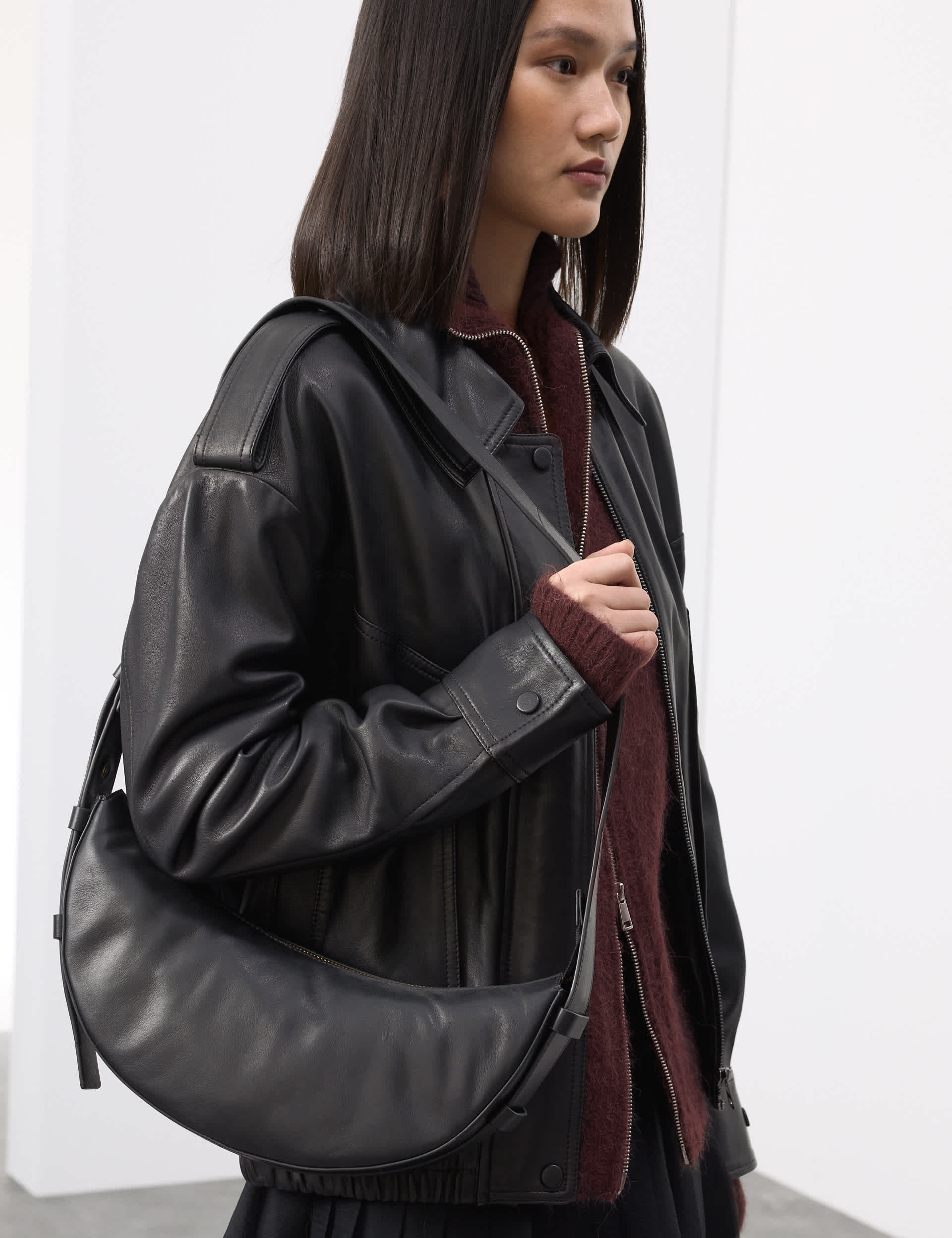 Autograph leather sling bag with adjustable strap, UK version