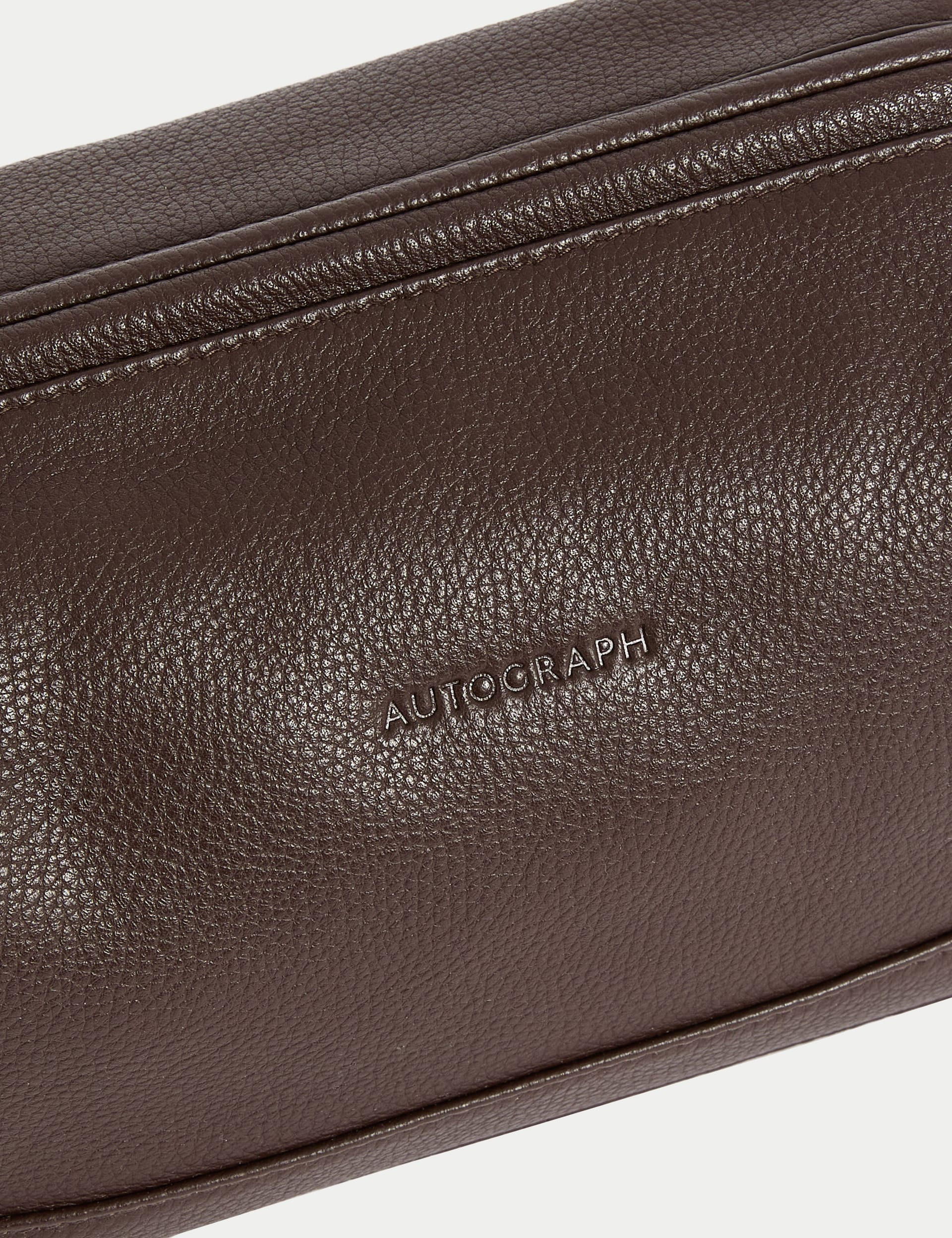 Autograph Leather Pebble Grain Washbag 25x15.5x13 cm, UK version