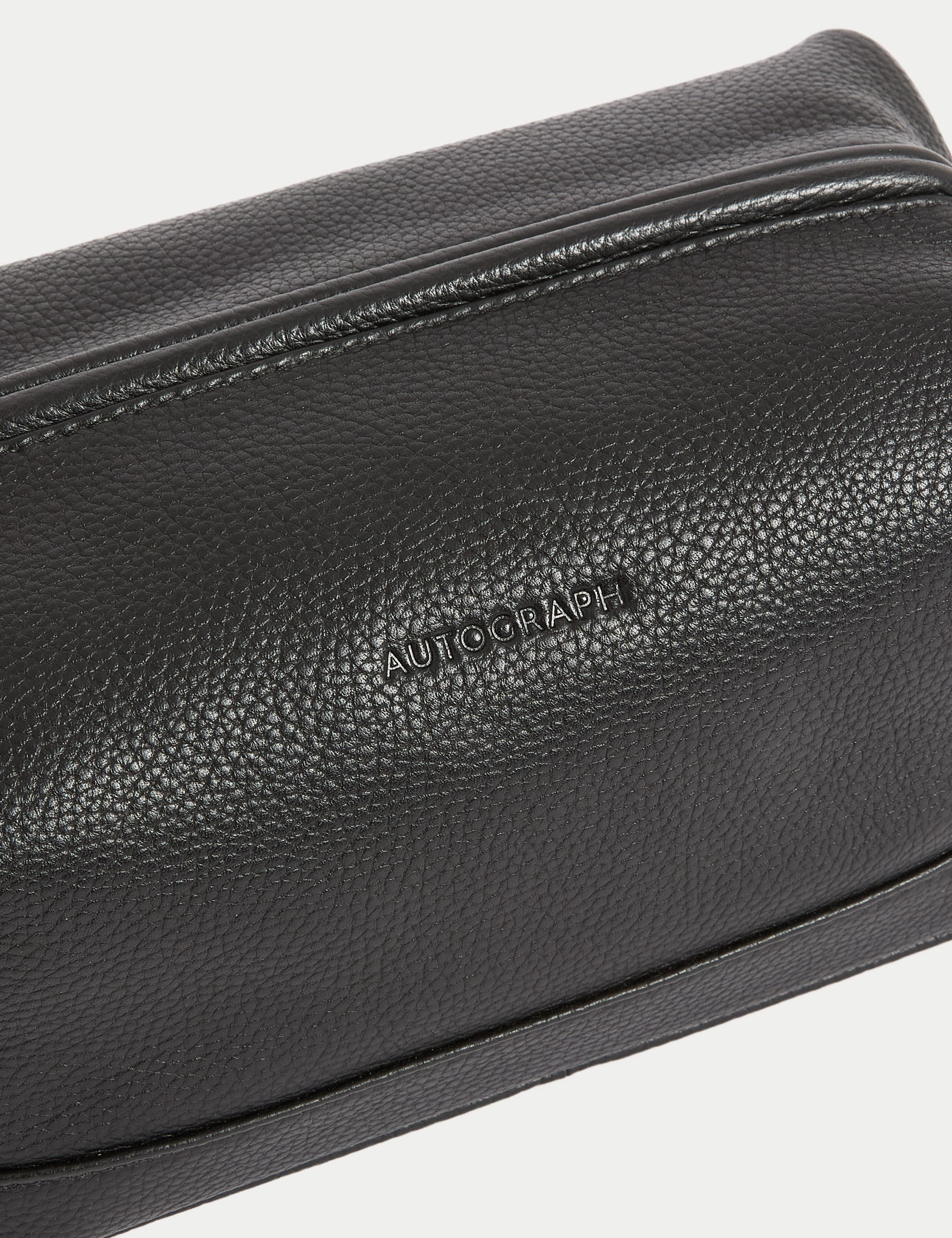Autograph Leather Pebble Grain Washbag 25x15.5x13 cm, UK version