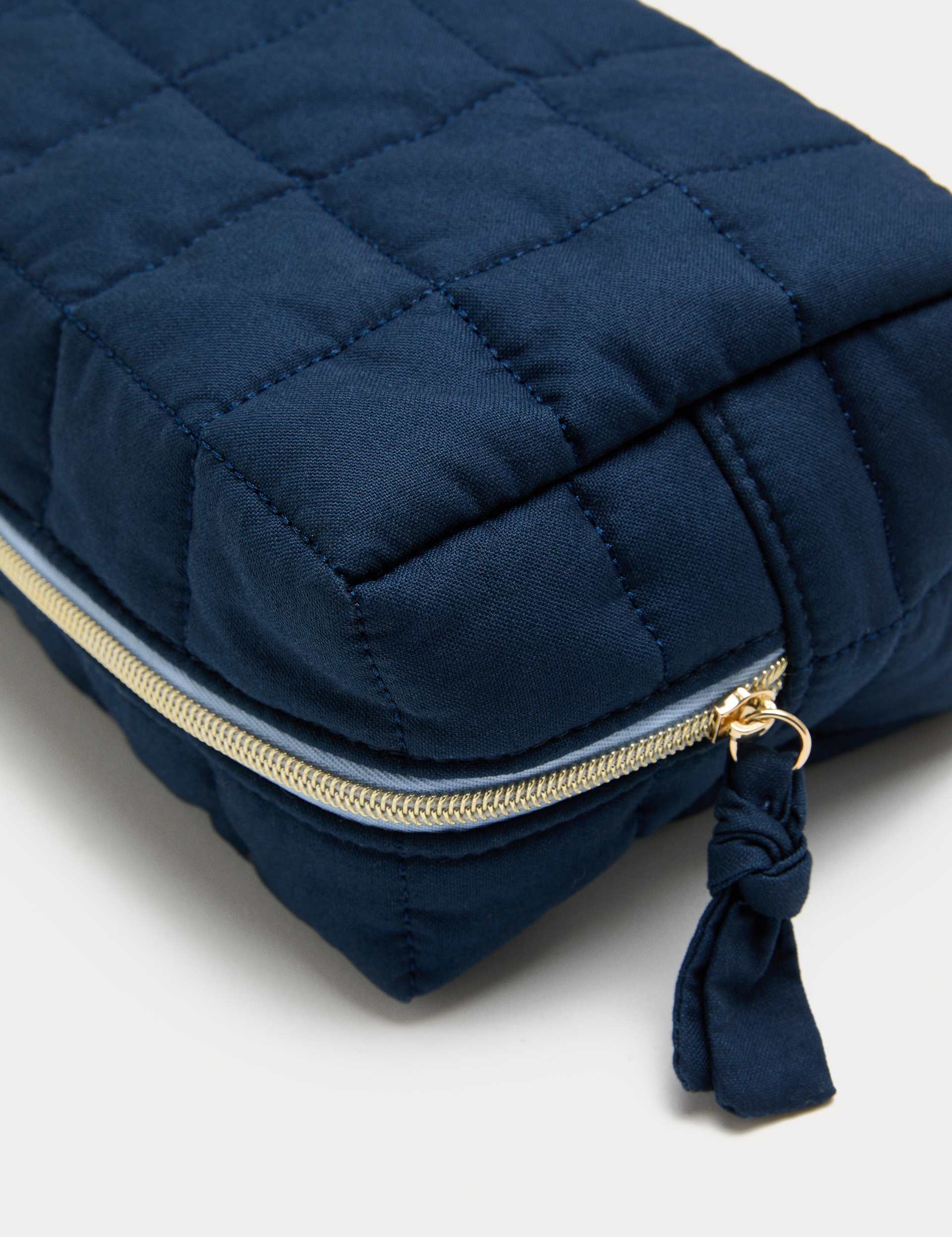 Toiletry bag small checkerboard quilted - British product