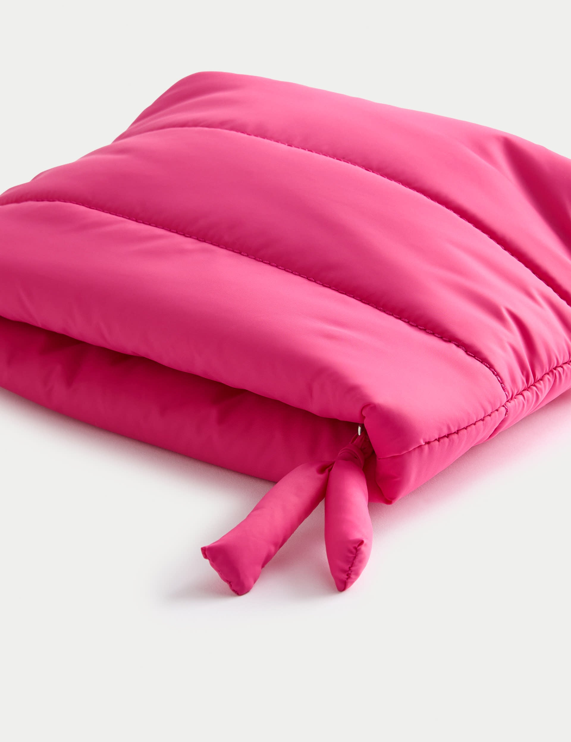 Medium puffy polyester cosmetic bag, imported from the UK