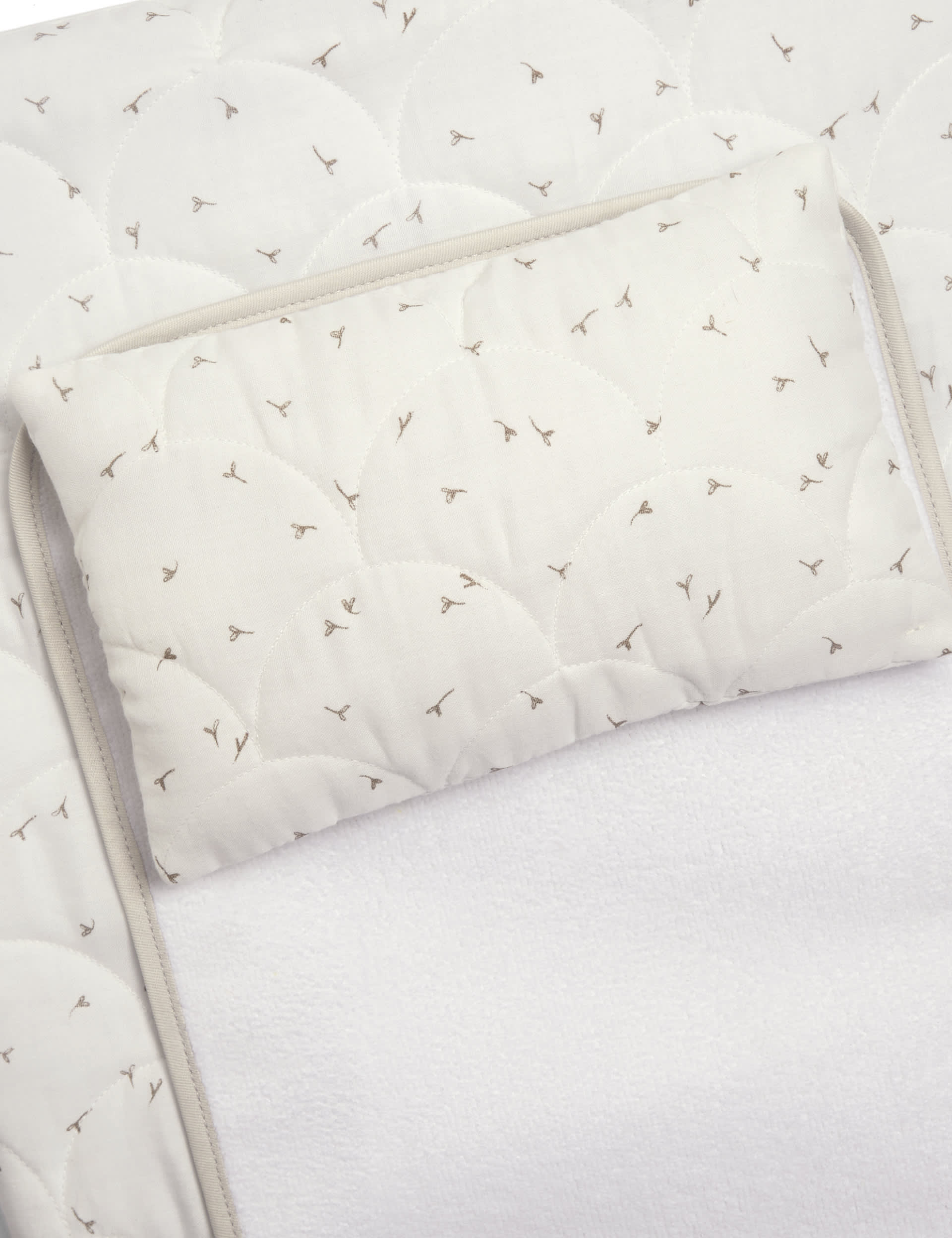 Mamas & Papas Welcome To The World Seedling luxury changing mat, UK version