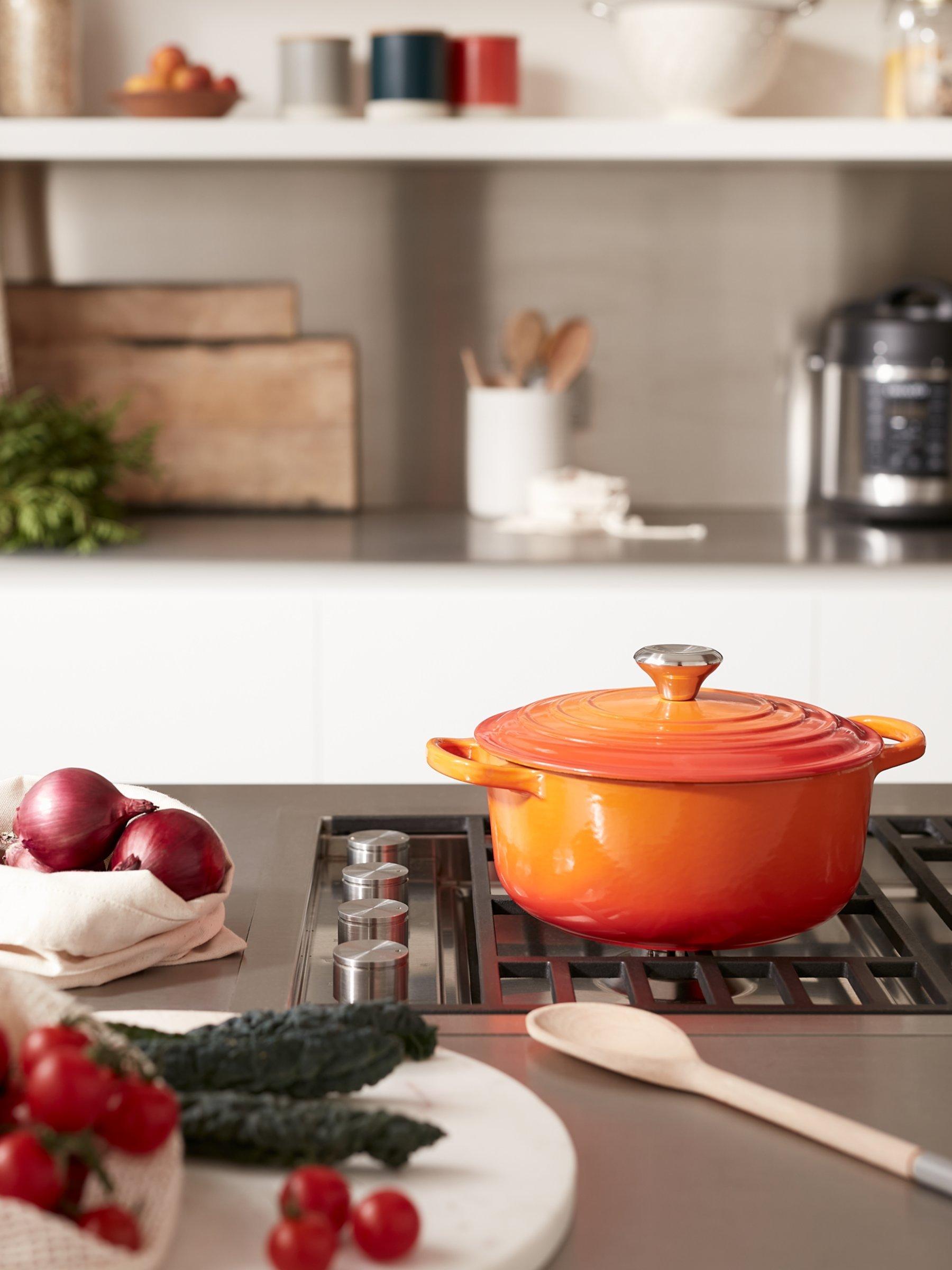Le Creuset Signature Round Cast Iron Casserole Dish, UK version