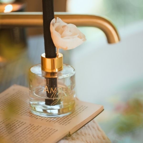 Amber Hue Candles - Sweet Berries & Lilies - Reed Diffuser - 100ml