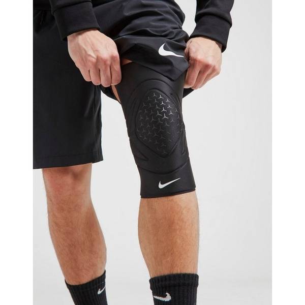 Nike Adult Pro Closed Patella 3.0 Compression Knee Support
