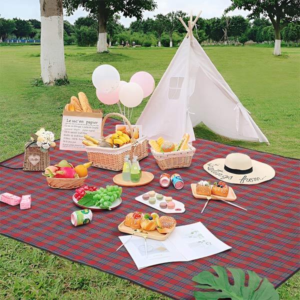 Livingandhome Portable Scottish Plaid Picnic Blanket