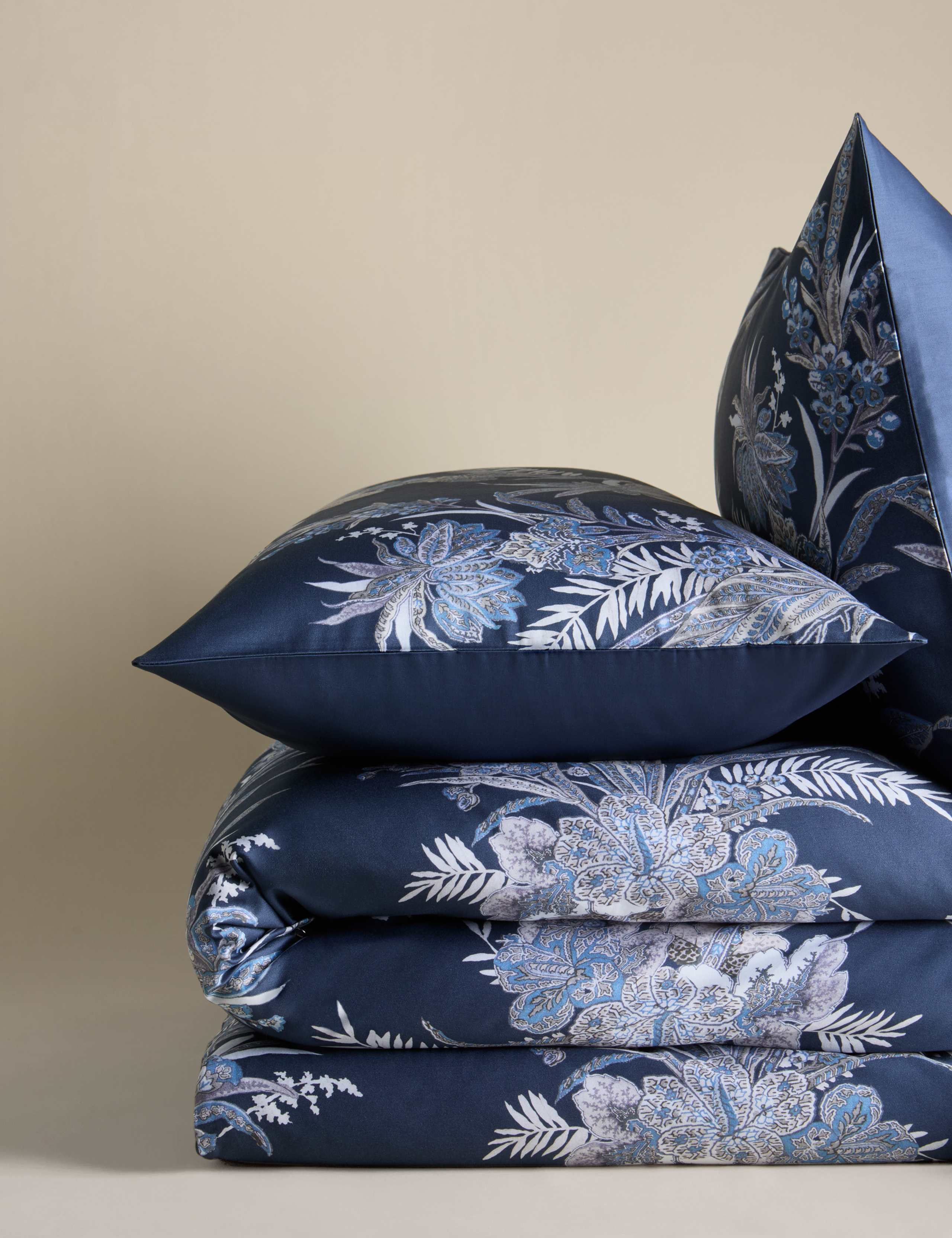 Sateen vintage floral bedding set (British brand)